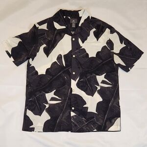 H&M Black and White Casual Button Down Shirt Size S